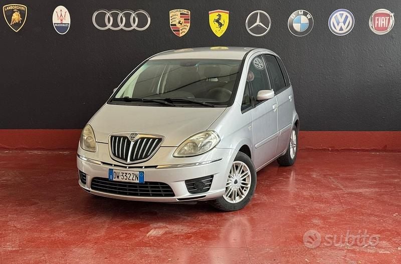 Grigio Usata 2009 Lancia Musa Monovolume | 2990 € (Buon prezzo) - Immagine 1/4