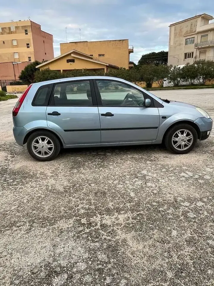 Begagnad Ford Fiesta Zetec 68 HK (50 kW) 2004 Other Halvkombi