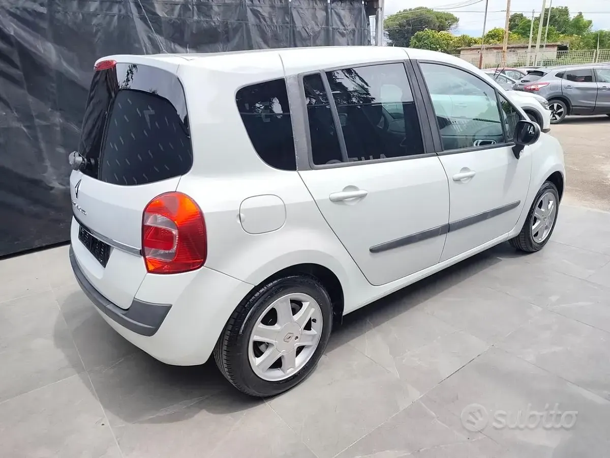 Usata Renault Modus 101 CV (74 kW) 2009 Bianco Monovolume