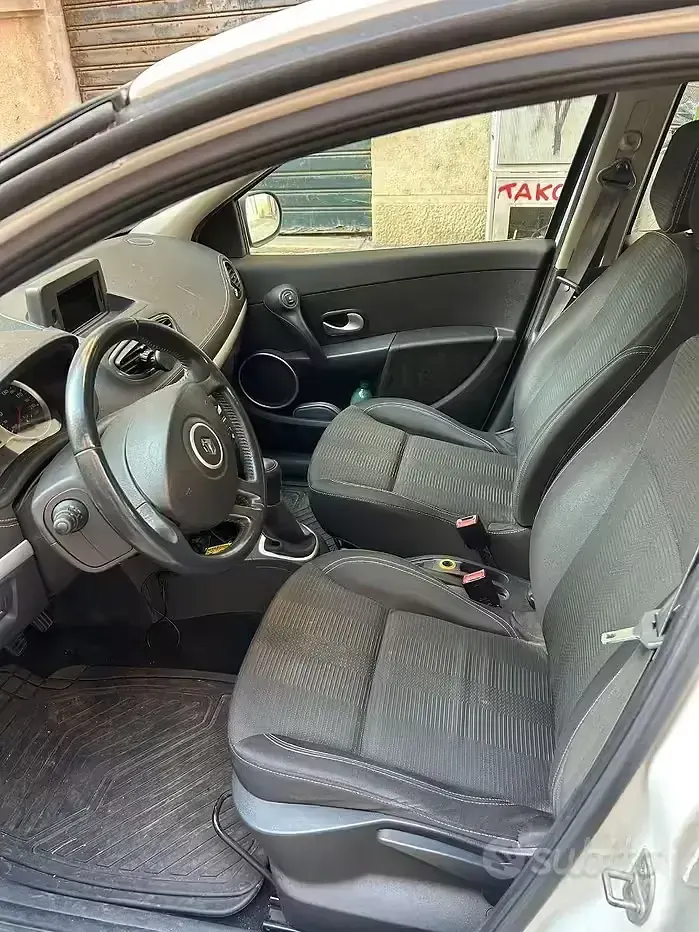 Usata Renault Clio II 54 CV (39 kW) 2010 Bianco Berlina