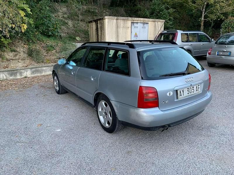 Usata Audi A4 Ambiente 150 CV (110 kW) 1998 Argento Station wagon