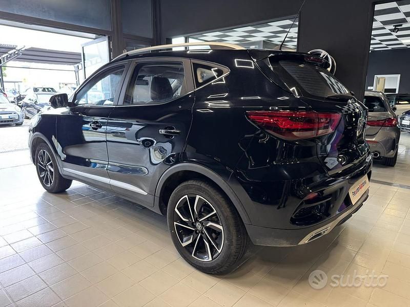 Usata MG ZS Luxury 106 CV (77 kW) 2023 Nero(met.) Berlina