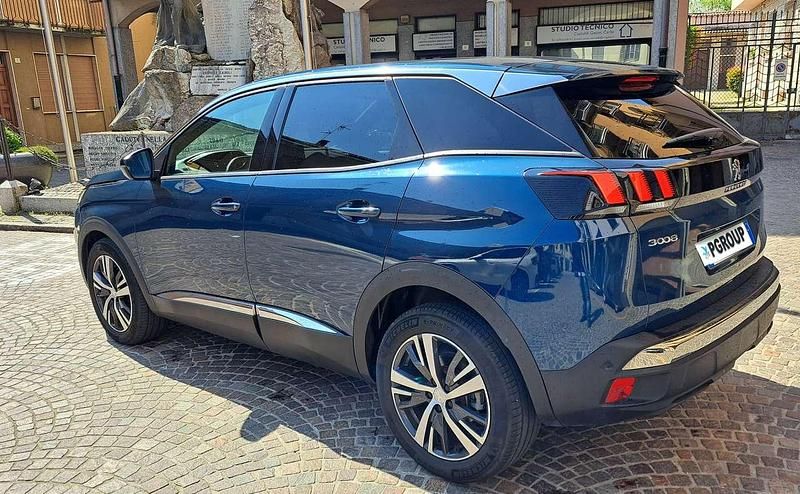 Usata Peugeot 3008 Allure 131 CV (96 kW) 2023 Blu/azzurro SUV
