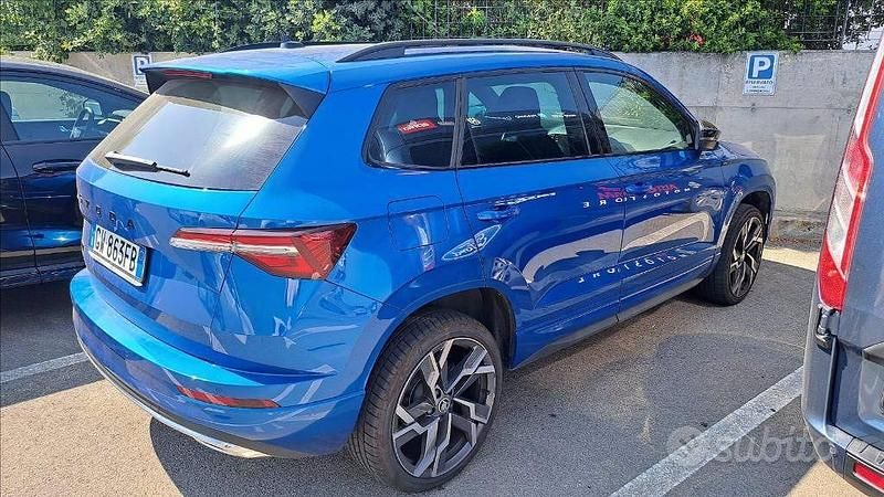 Blu Usata 2024 Skoda Karoq SportLine SUV | 32.500 € (Buon prezzo) - Immagine 1/4