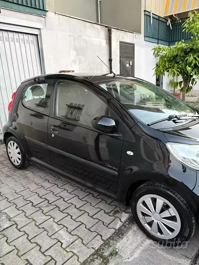Usata Peugeot 107 68 CV (50 kW) 2011 Nero Utilitaria