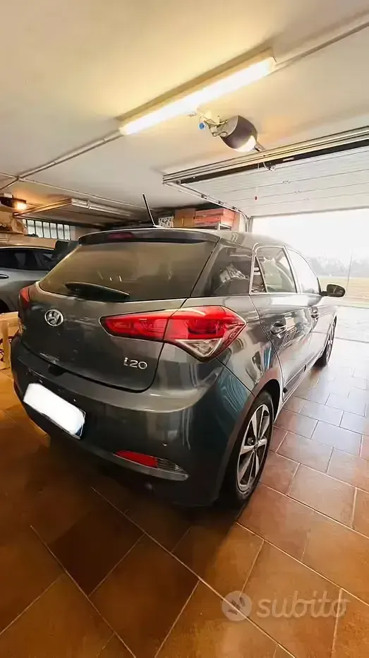 Usata Hyundai i20 100 CV (73 kW) 2016 Grigio Berlina