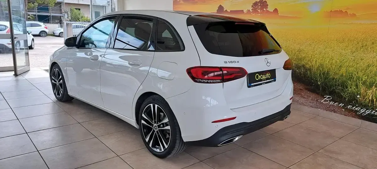 Usata Mercedes B180 116 CV (85 kW) 2020 Bianco Utilitaria