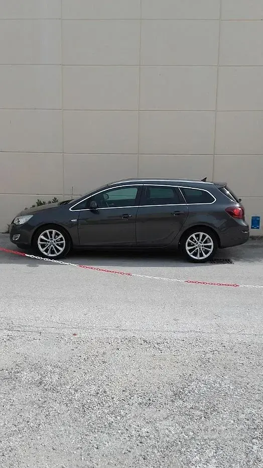 Usata Opel Astra 110 CV (80 kW) 2011 Station wagon