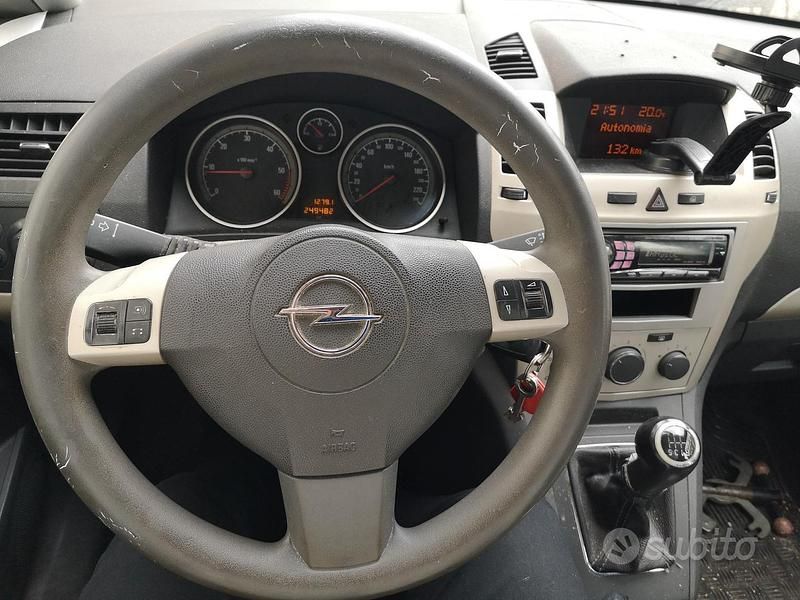 Usata Opel Zafira 120 CV (88 kW) 2008 Grigio Monovolume