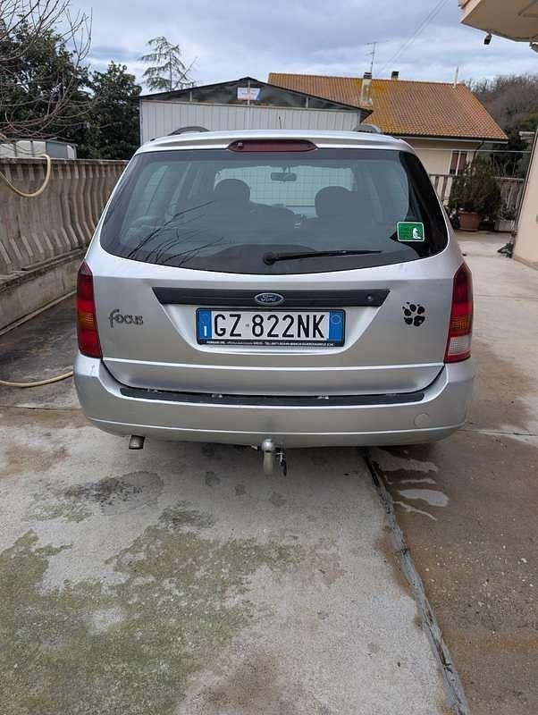 Usata Ford Focus Ambiente 90 CV (66 kW) 2000 Station wagon
