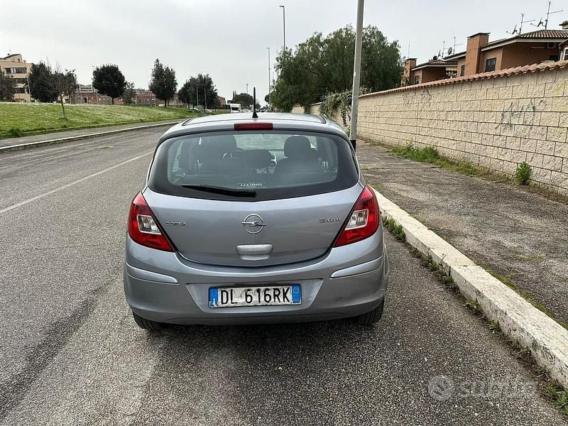 Usata Opel Corsa 75 CV (55 kW) 2010 Grigio Berlina