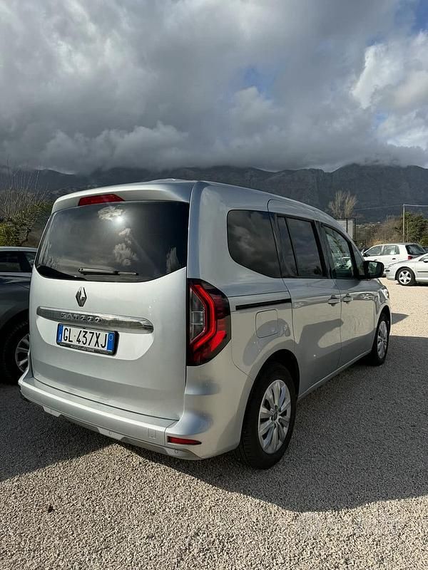Usata Renault Kangoo Equilibre 95 CV (69 kW) 2022 Grigio Monovolume