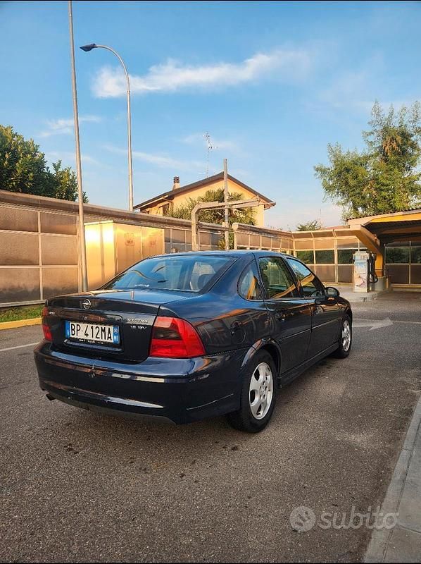 Usata Opel Vectra 118 CV (86 kW) 1999 Blu/azzurro Berlina