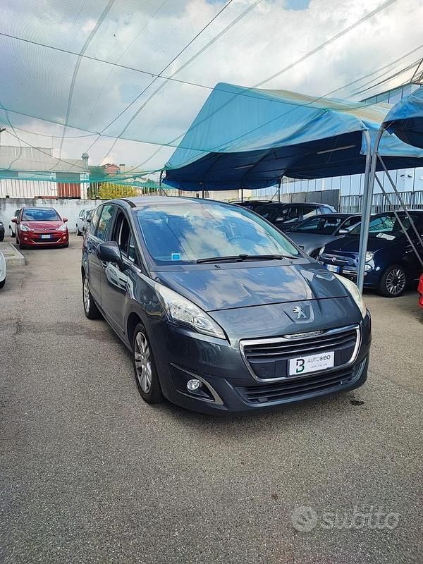 Usata Peugeot 5008 Allure 115 CV (84 kW) 2014 Grigio Monovolume