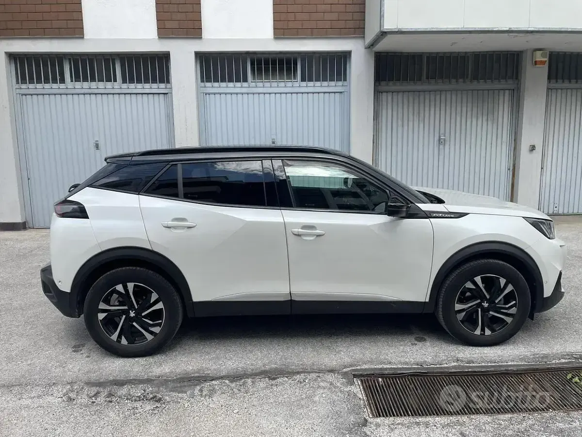Usata Peugeot 2008 GT-line 131 CV (96 kW) 2020 Bianco SUV