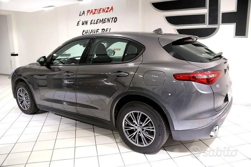 Usata Alfa Romeo Stelvio Executive 180 CV (132 kW) 2017 Grigio SUV