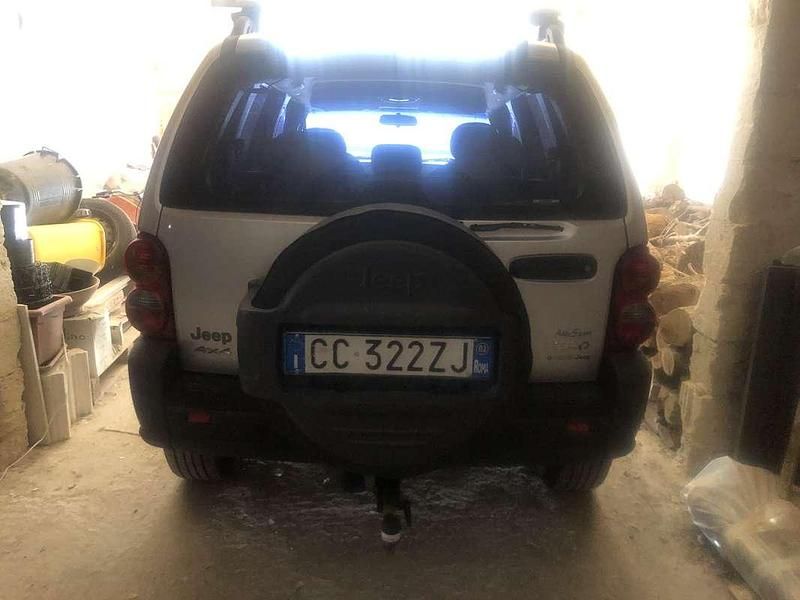 Usata Jeep Cherokee Sport 143 CV (105 kW) 2002 SUV