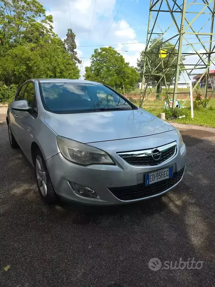 Usata Opel Astra Enjoy 115 CV (84 kW) 2010 Grigio Berlina