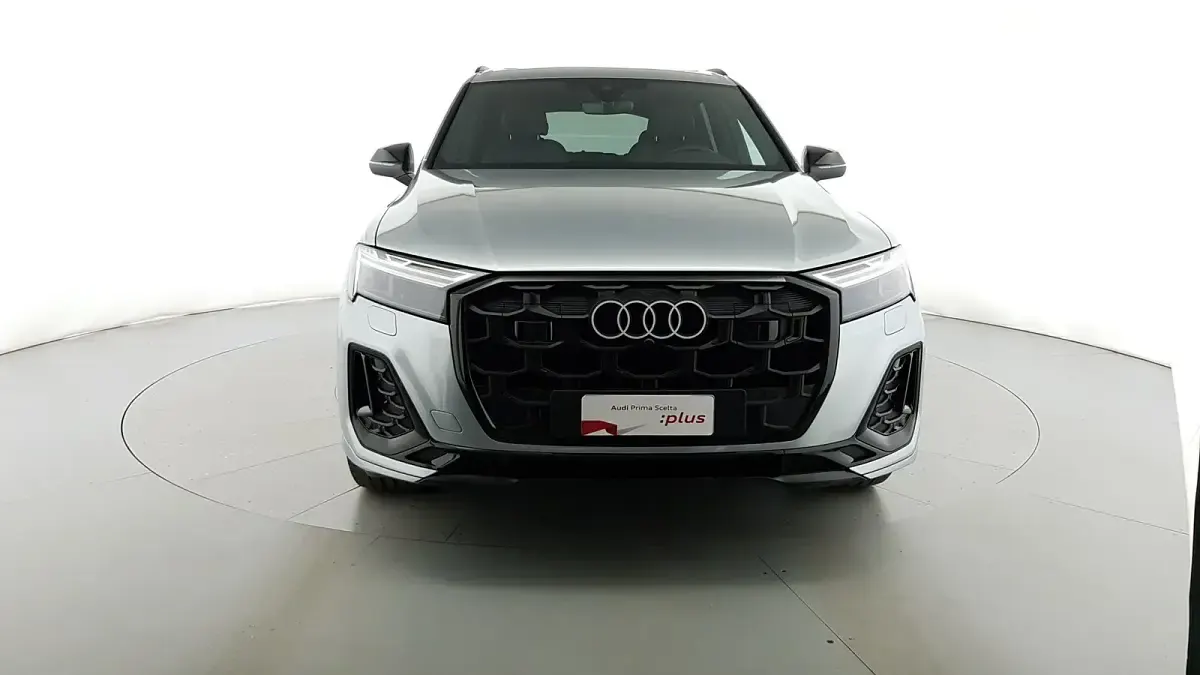 Usata Audi Q7 S-Line 286 CV (210 kW) 2024 Grigio metalizzato SUV