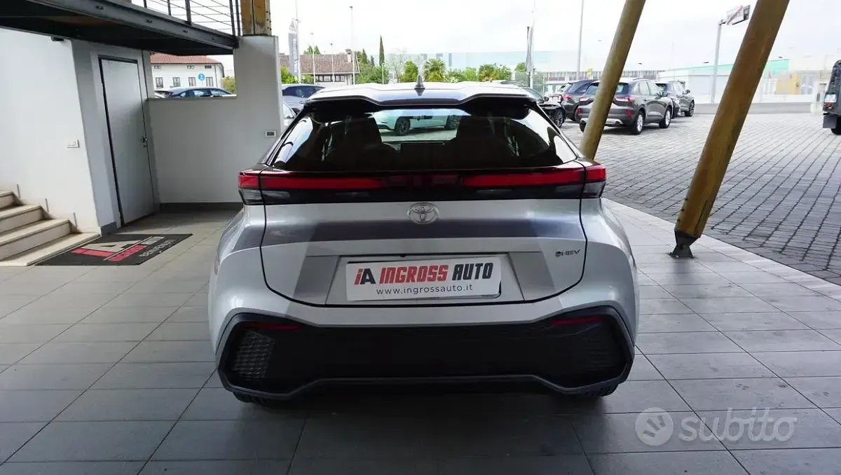 Usata Toyota C-HR Active 98 CV (72 kW) 2025 Argento SUV