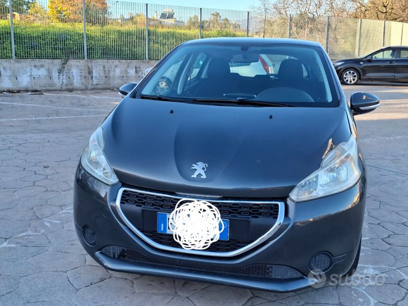 Usata Peugeot 208 Active 82 CV (60 kW) 2014 Grigio Utilitaria