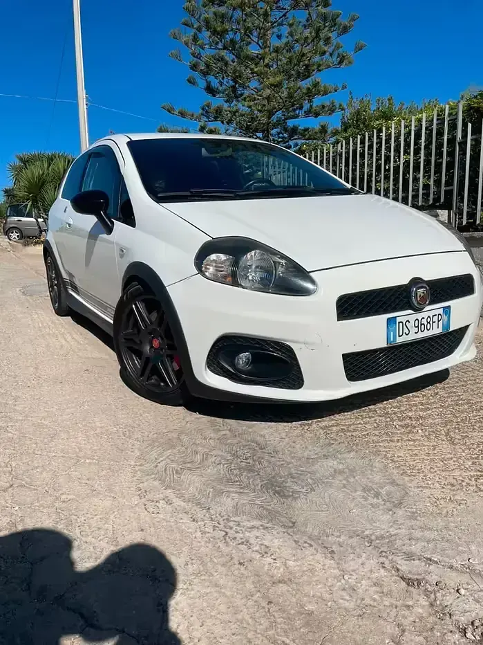 Usata Abarth Grande Punto 155 CV (114 kW) 2007 Bianco Utilitaria