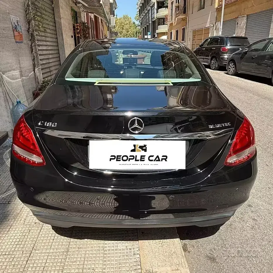 Usata Mercedes C180 Premium 116 CV (85 kW) 2015 Nero Berlina