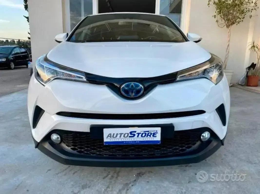 Usata Toyota C-HR Business Edition 122 CV (89 kW) 2018 Bianco SUV