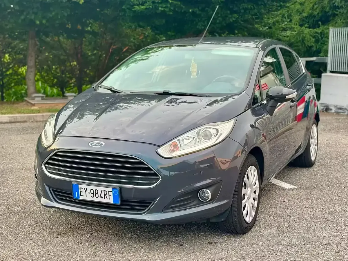 Usata Ford Fiesta Titanium 80 CV (58 kW) 2015 Grigio Utilitaria