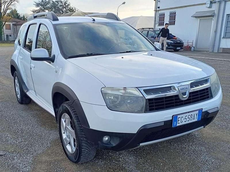 Bianco Usata 2011 Dacia Duster Lauréate Station wagon | 5200 € (Buon prezzo) - Immagine 1/4