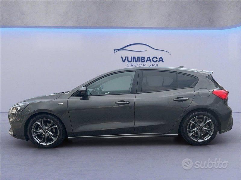 Usata Ford Focus ST-Line 120 CV (88 kW) 2020 Grigio Berlina