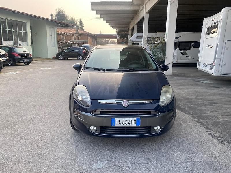 Usata Fiat Punto Evo Active 77 CV (56 kW) 2011 Blu Utilitaria