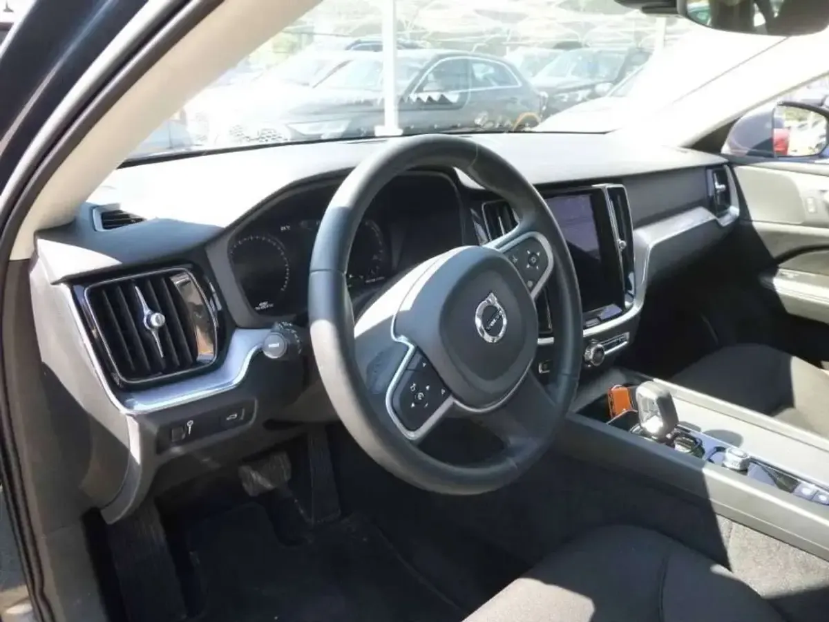 Usata Volvo V60 Business Edition 197 CV (144 kW) 2021 Blu denim metallizzato Station wagon
