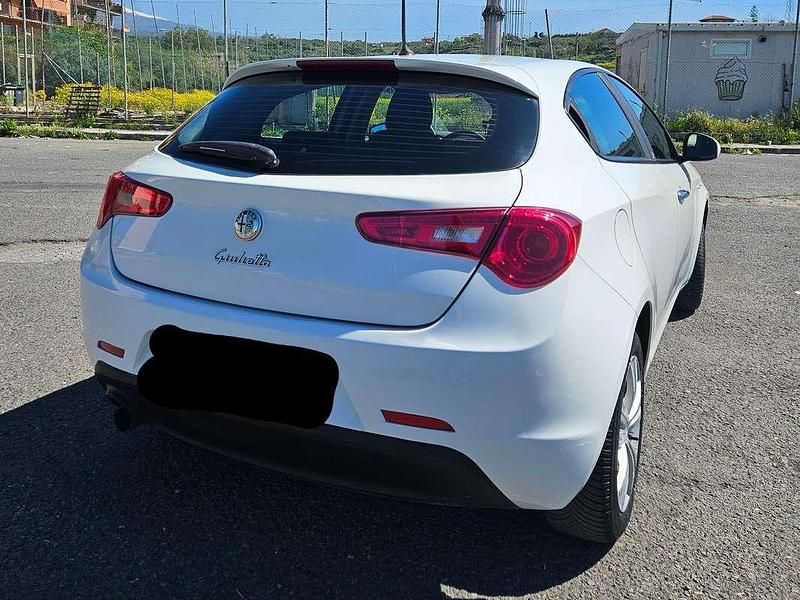 Usata Alfa Romeo Giulietta Progression 105 CV (77 kW) 2013 Bianco Utilitaria