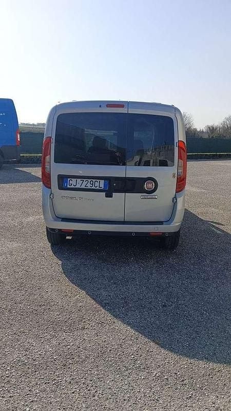 Usata Fiat Doblò Lounge 120 CV (88 kW) 2022 Argento Monovolume
