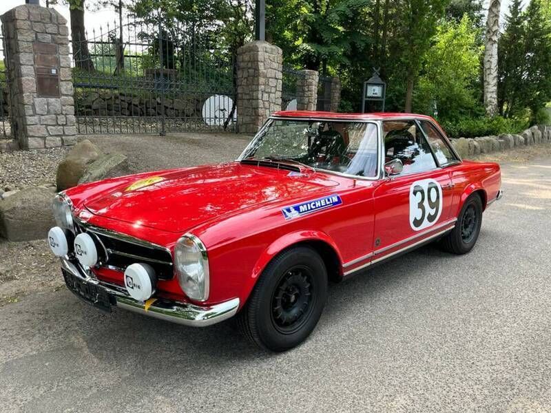 Rosso Usata 1965 Mercedes 230 Cabrio | 112.500 € - Immagine 1/4