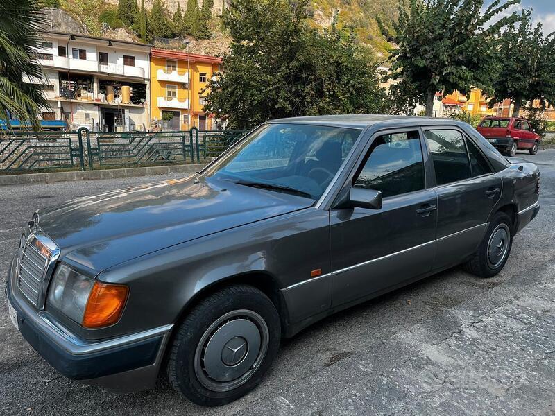 Usato 1991 Mercedes E200 2.0 Benzin (3.000 €)