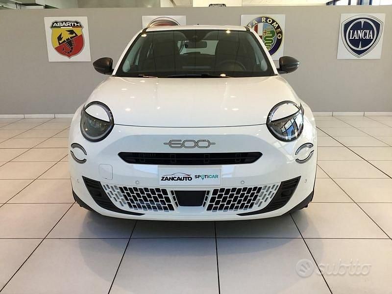 Nuova Fiat 600 110 CV (80 kW) 2025 Bianco SUV