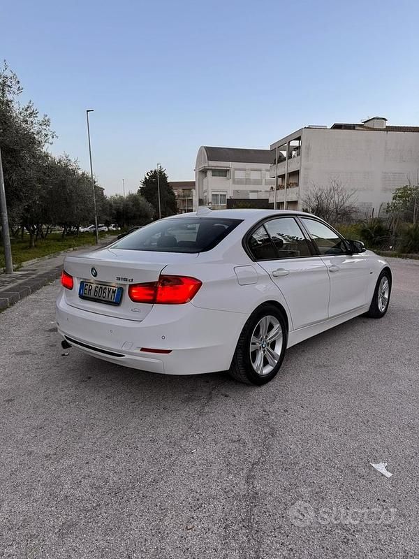 Usata BMW 318 Efficient Dynamics 143 CV (105 kW) 2013 Bianco Berlina