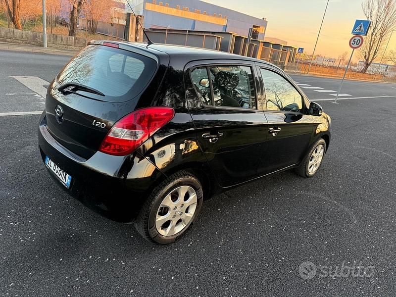 Usata Hyundai i20 Classic 77 CV (56 kW) 2012 Nero Berlina