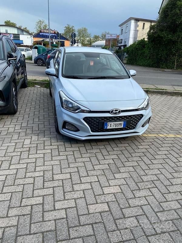 Bianco Usata 2019 Hyundai i20 Tre volumi | 9900 € (Buon prezzo) - Immagine 1/3