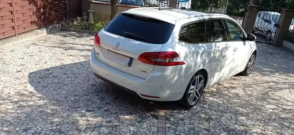 Usata Peugeot 308 SW Allure 150 CV (110 kW) 2015 Bianco Station wagon