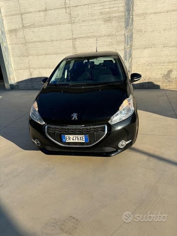 Usata Peugeot 208 Active 82 CV (60 kW) 2013 Nero Utilitaria