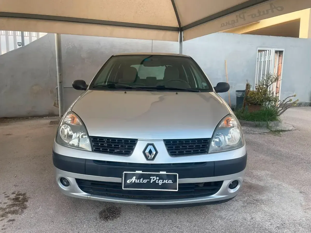 Usata Renault Clio II Authentique 58 CV (42 kW) 2005 Grigio Berlina