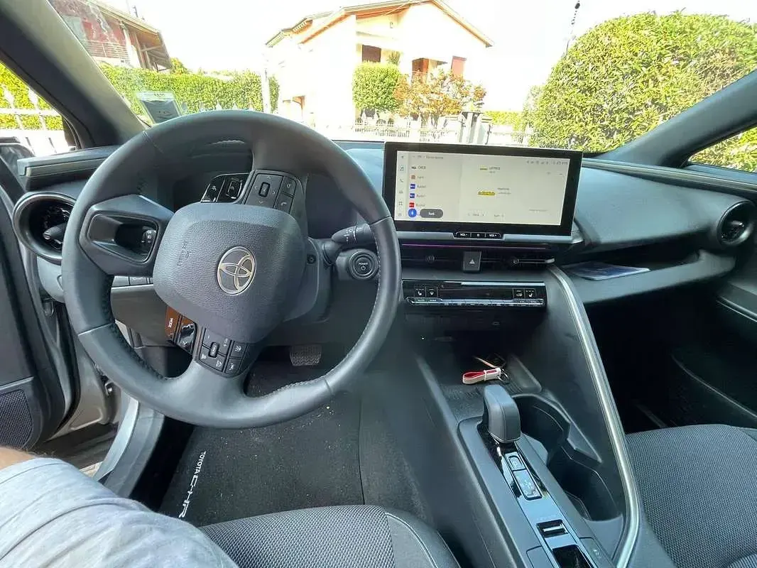 Usata Toyota C-HR Lounge 152 CV (111 kW) 2024 Argento SUV