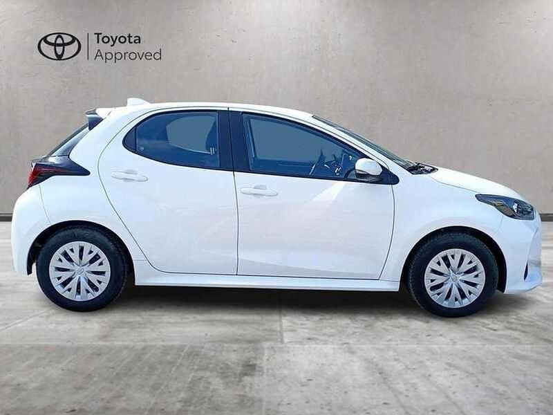 Usata Toyota Yaris Hybrid Active 92 CV (67 kW) 2023 Bianco Utilitaria