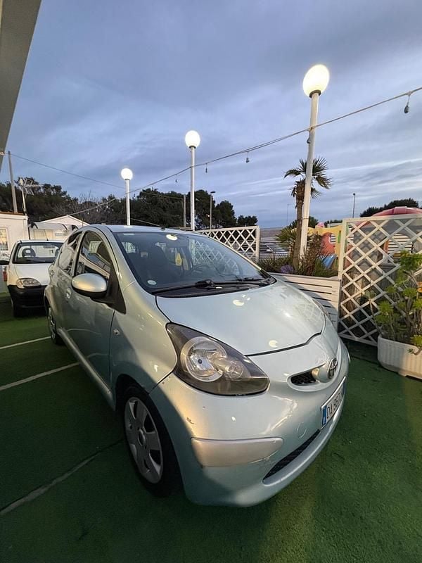 Usata Toyota Aygo 68 CV (50 kW) 2006 Blu Utilitaria