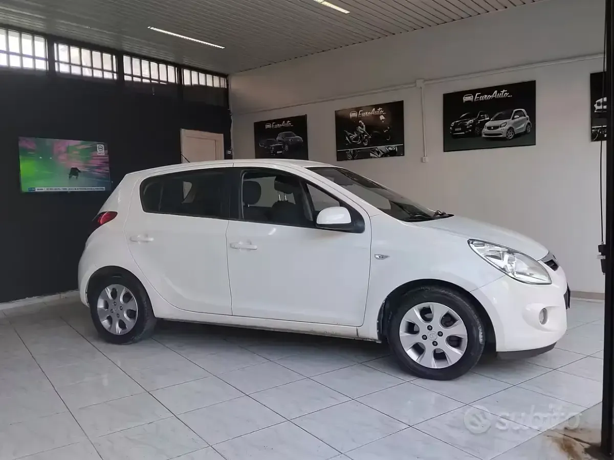 Usata Hyundai i20 78 CV (57 kW) 2010 Bianco Utilitaria