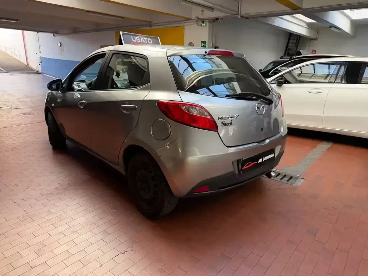 Usata Mazda 2 75 CV (55 kW) 2010 Argento Utilitaria