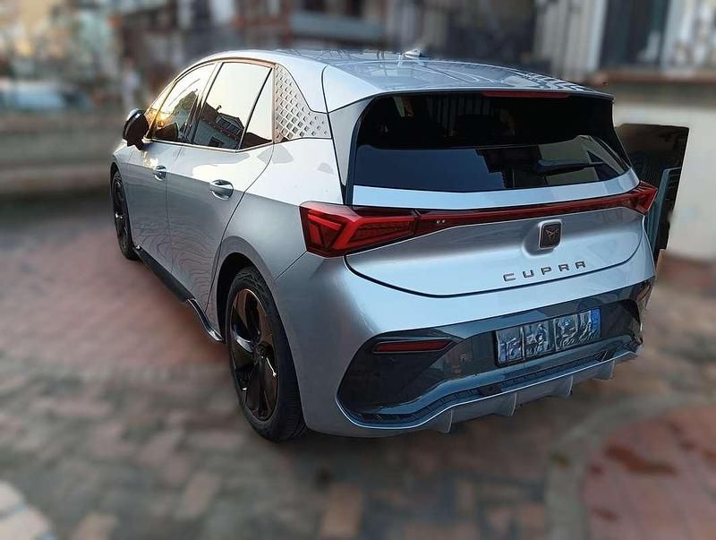 Usata Cupra Born e-Boost 169 kW (231 CV) 2023 Argento Utilitaria